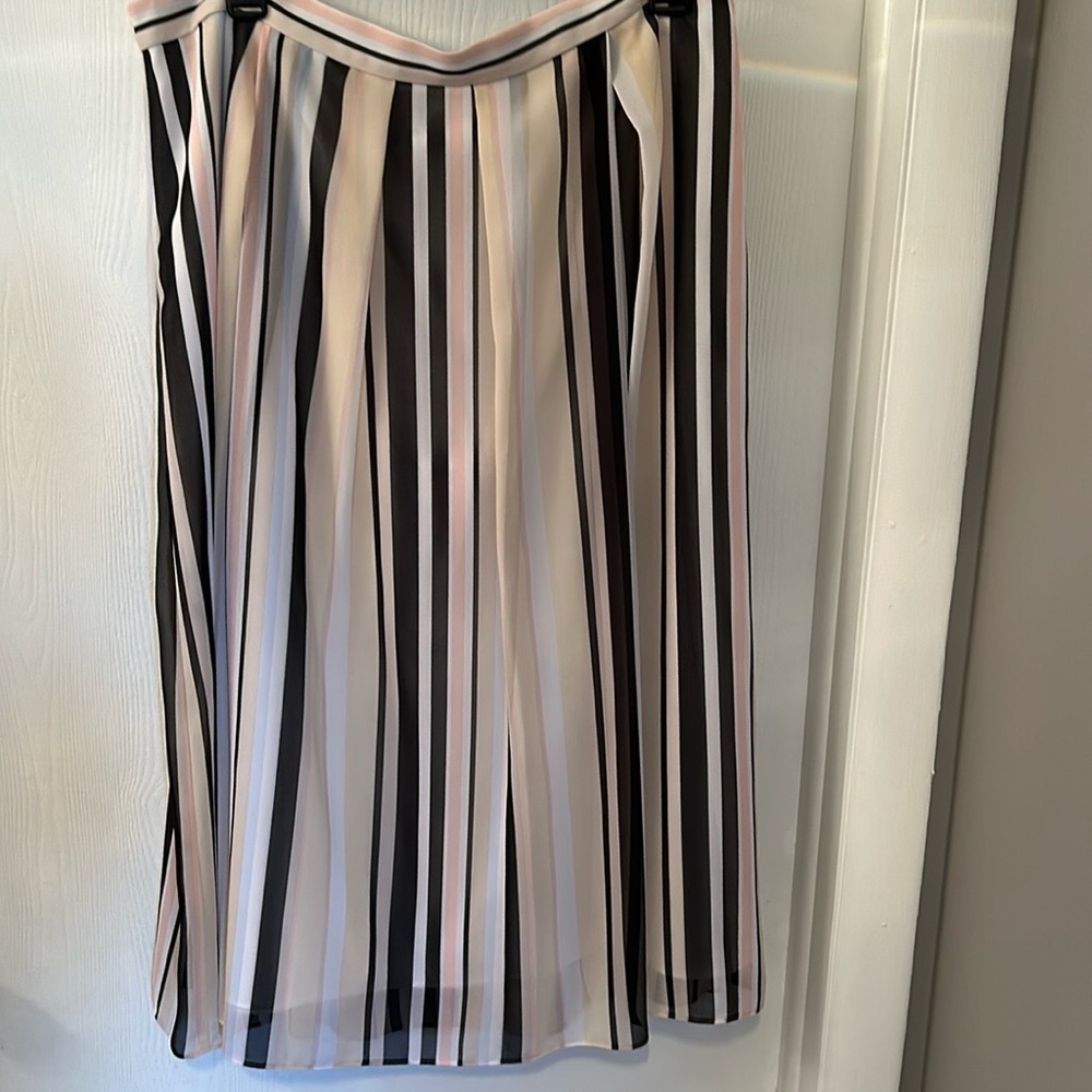 Anne Klein skirt. Size 14